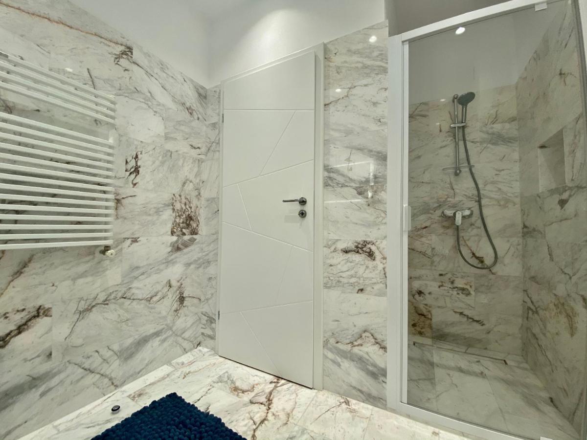 Valy Apartments Summerland Mamaia Luaran gambar