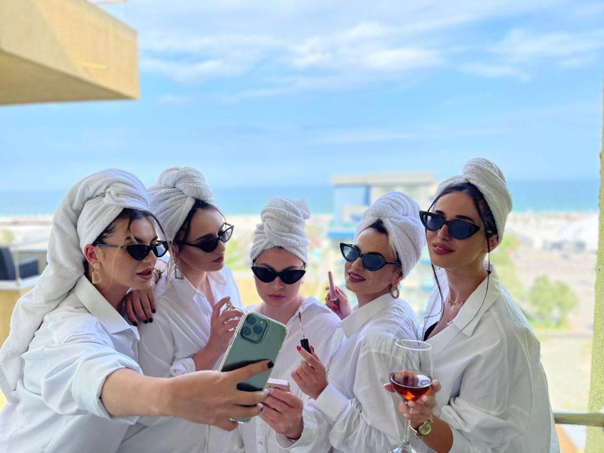 Valy Apartments Summerland Mamaia Luaran gambar